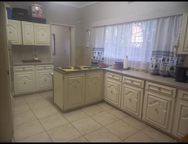 3 BEDROOM HOUSE FOR SALE IN RENSBURG